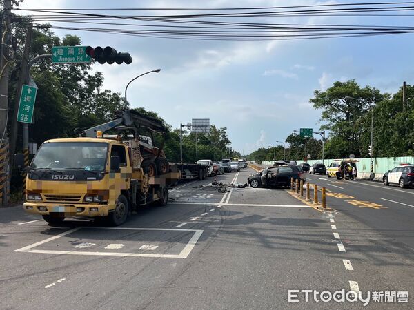 ▲屏東市建國路與大溪路口發生車禍。(圖/記者陳崑福翻攝)