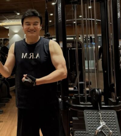 ▲▼60歲朴重勳秀超狂肌肉!硬漢身材不科學 20年前買樓翻漲賺9億。(圖/翻攝自朴重勳IG)