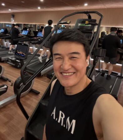 ▲▼60歲朴重勳秀超狂肌肉!硬漢身材不科學 20年前買樓翻漲賺9億。(圖/翻攝自朴重勳IG)