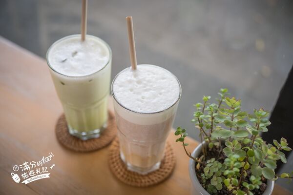 ▲▼黑屋cafe坐落花蓮鯉魚潭畔,落地窗景搭配湖景咖啡時光。(圖/《滿分的旅遊札記》授權提供)
