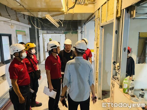 ▲台南市政府消防局第七大隊前往「台南希爾頓世家酒店」建案工地,實地踏勘高層建築救災動線。(記者林東良翻攝,下同)