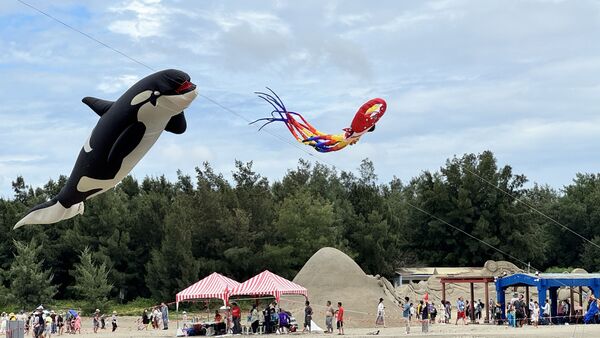 ▲▼通霄沙雕8/8父親節風箏展演。(圖/苗栗縣政府提供)