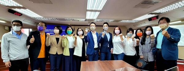 ▲▼2022年衛生環境委員會。(圖/翻攝莊競程臉書)