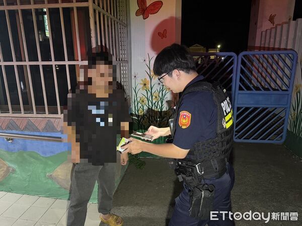 ▲提款遇故障卡關回不了家,馬蘭警伸援手解圍護送返家。(圖/記者楊晨東翻攝)