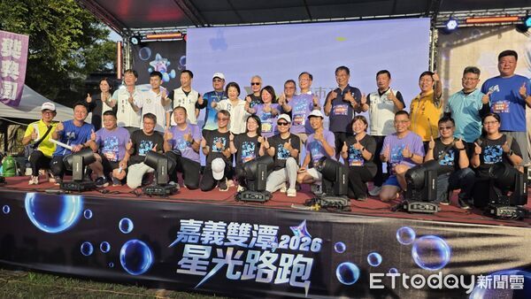 ▲▼ 父愛如山‧星光相伴!嘉義雙潭路跑父親節歡樂開跑 4,000跑者夜奔雙潭。黃敏惠宣告11月接棒國際賽 邀全球頂尖跑者同場較勁 。(圖/記者翁伊森攝)