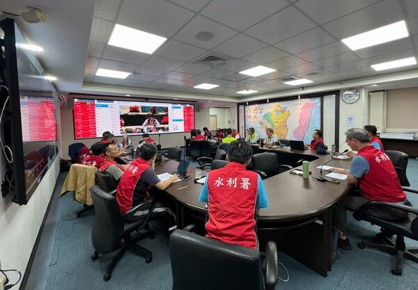 ▲白海豚帶來雨量,石門水庫啟動阿姆坪防淤隧道