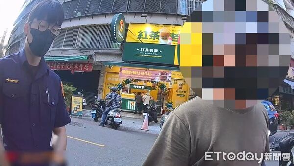 ▲▼遭通緝的王姓男子,為了躲避警方盤查,竟冒用弟弟身分應對,當場被員警識破遭逮捕。(圖/記者吳世龍翻攝)