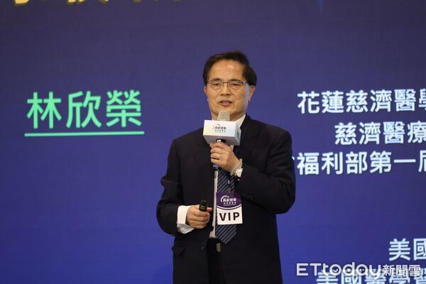▲▼花蓮慈院林欣榮院長受邀在高齡健康產業博覽會專家權威講座分享「腦疾病最新治療」。(圖/慈濟醫學中心提供,下同)