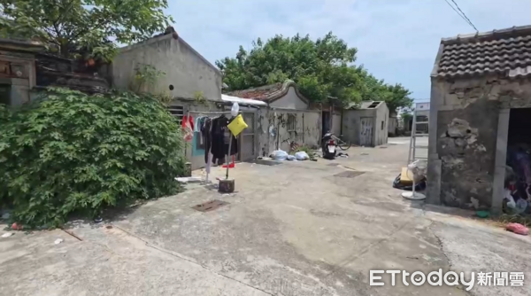▲▼澎湖湖西鄉,父母棄養13名子女,8個孩子蝸居在10坪的小房子中,生活環境髒亂。(圖/民眾提供)