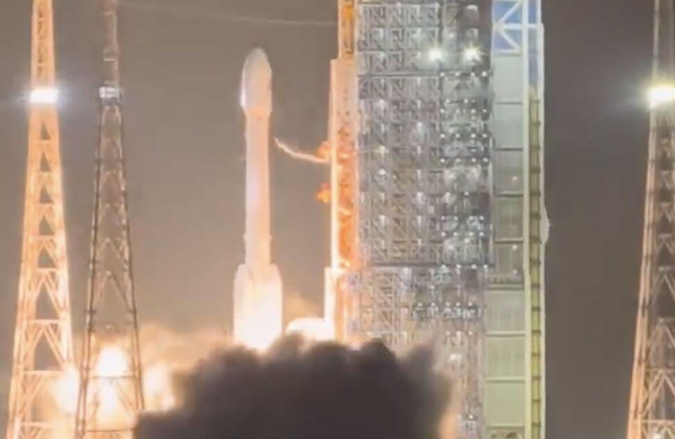 ▲大陸長征七號改搭載衛星發射失利。(圖/翻攝微博)