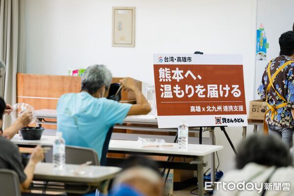 ▲▼ 聽見災民心聲!高雄、北九州二度馳援 烏龍麵餐車挺進熊本災區 。(圖/記者賴文萱翻攝)