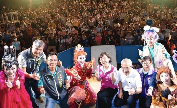 ▲▼明華園劇團第三代陳昭賢也出面力挺民進黨新北市長參選人蘇巧慧。(圖/蘇巧慧競選辦公室提供)