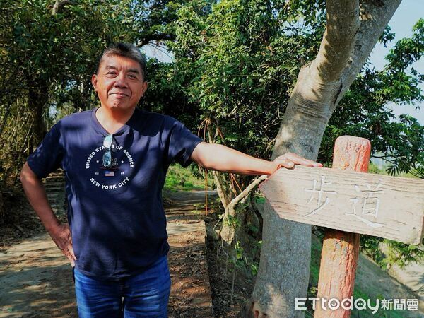 ▲▼ 山坡掀金黃花浪!義隆村長葉志紘宣布參選竹崎鄉鄉長 。(圖/記者翁伊森翻攝)