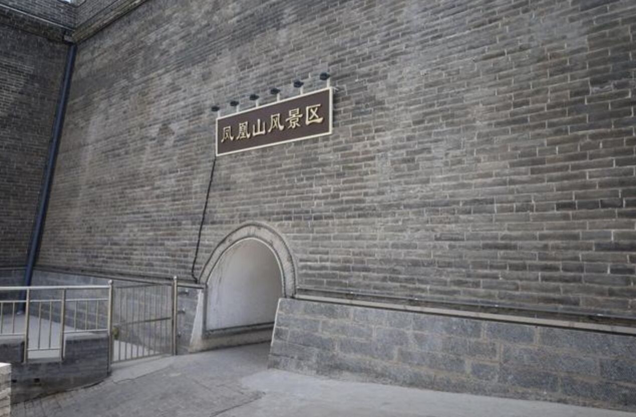 ▲改建後的城牆已失去就城樓古蹟的味道。(圖/翻攝澎湃新聞)
