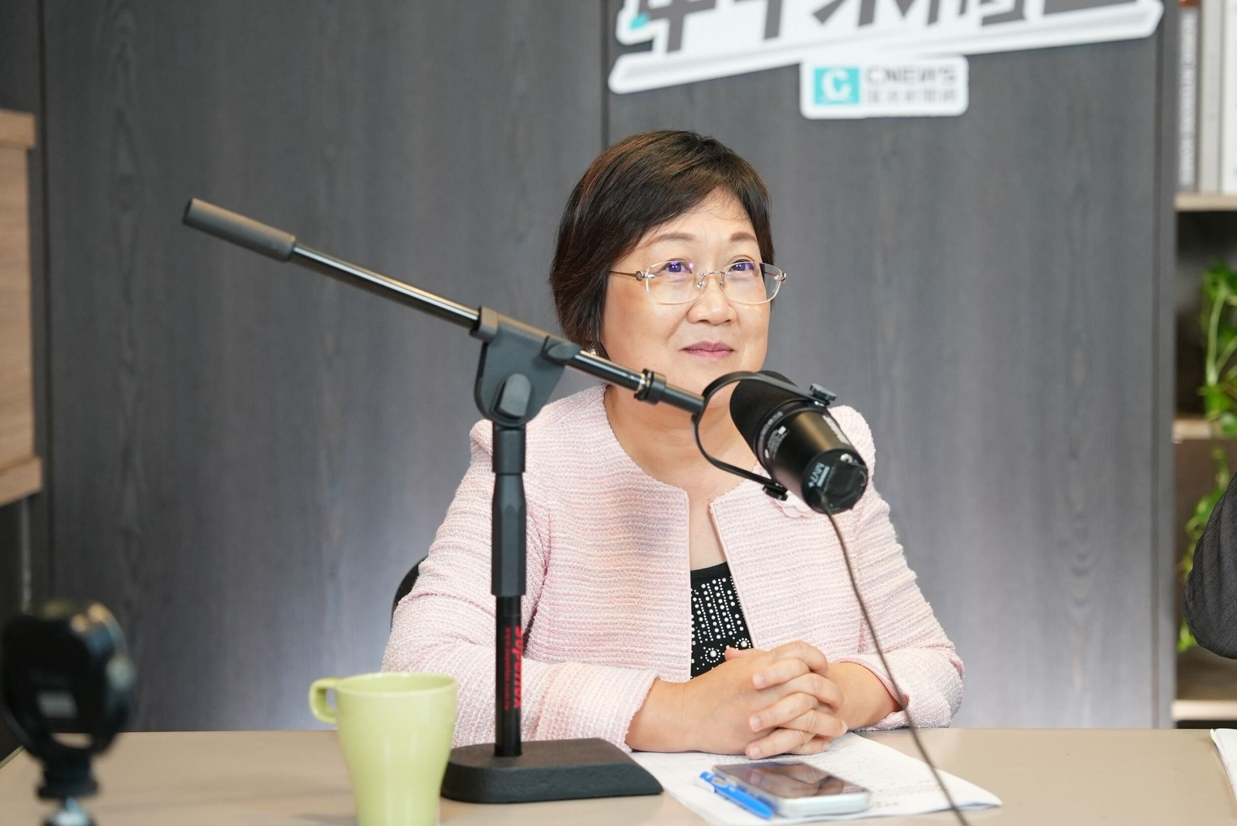 ▲▼僑委會委員長徐佳青接受主持人黃光芹「中午來開匯」專訪。(圖/CNEWS匯流新聞網 「中午來開匯」提供)