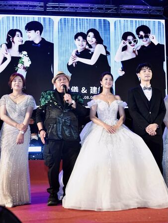 ▲▼愛女歸寧宴遭酸「明天辦離婚」!八點檔男星黑面氣炸報警。(圖/翻攝自臉書)