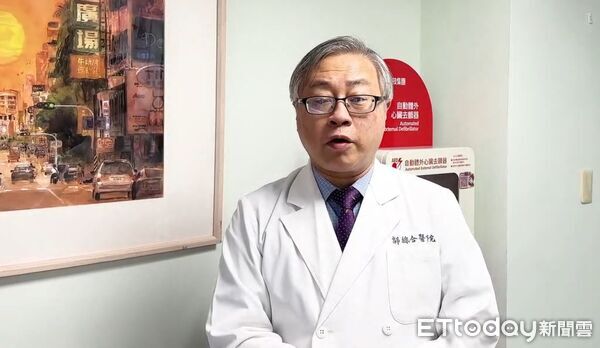 ▲郭綜合醫院教學副院長梁景堯說明,藥師須逐一完成處方調劑及核對程序,以確保民眾用藥安全。(記者林東良翻攝,下同)