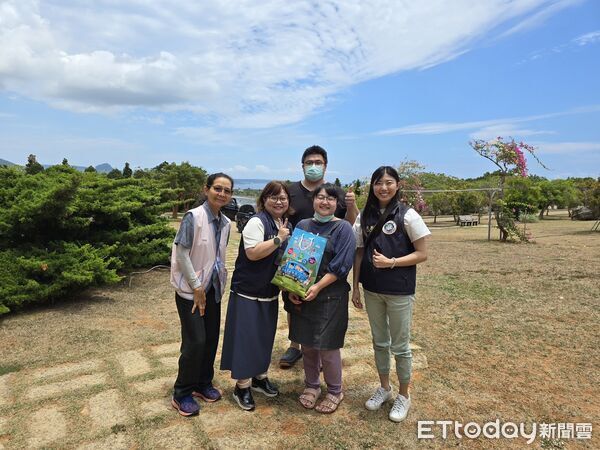 ▲移民署屏東縣服務站日前將「行動服務列車」開進恆春。(圖/移民署屏東縣服務站提供)