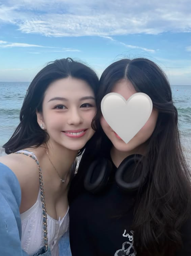 ▲▼邱淑貞大女兒25歲了! 「最美星二代」生日曬海邊辣照。(圖/翻攝自IG/yuetyuetxx)