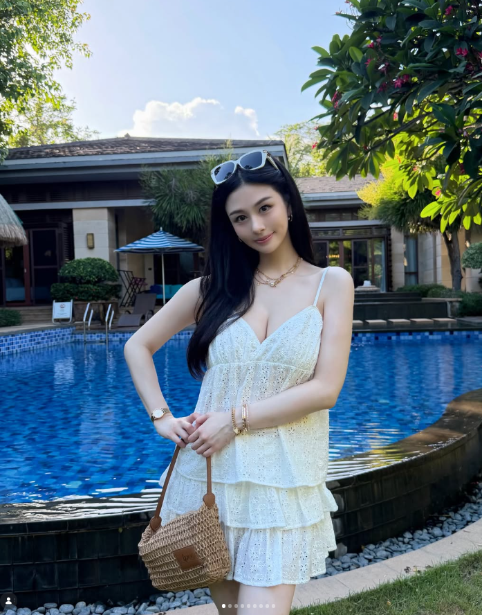 ▲▼邱淑貞大女兒25歲了! 「最美星二代」生日曬海邊辣照。(圖/翻攝自IG/yuetyuetxx)