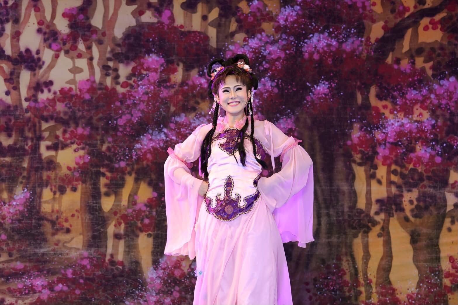 ▲▼明華園新竹公演突發意外,第三代當家小旦陳昭婷台上癲癇發作倒地送醫。(圖/翻攝自臉書/明華園戲劇總團)