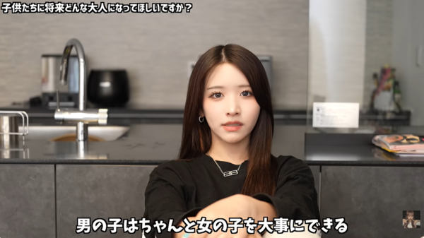 ▲▼日模16歲就帶球閃婚 離婚2年吐心聲:定要做好兒子性教育。(圖/翻攝自YouTube/まやりんチャンネル)