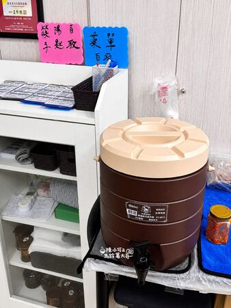▲▼哞哞の店牛肉麵與內用環境實拍。(圖/《陳小可的吃喝玩樂》授權提供)