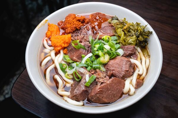 ▲▼台北多間人氣牛肉麵店家整理,涵蓋清燉、紅燒、川味等不同流派。(圖/《美熊很愛吃》授權提供)