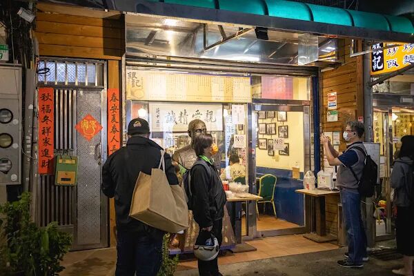 ▲▼台北多間人氣牛肉麵店家整理,涵蓋清燉、紅燒、川味等不同流派。(圖/《美熊很愛吃》授權提供)