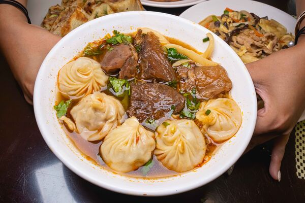 ▲▼台北多間人氣牛肉麵店家整理,涵蓋清燉、紅燒、川味等不同流派。(圖/《美熊很愛吃》授權提供)
