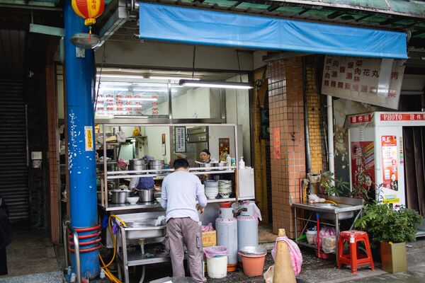 ▲▼台北多間人氣牛肉麵店家整理,涵蓋清燉、紅燒、川味等不同流派。(圖/《美熊很愛吃》授權提供)