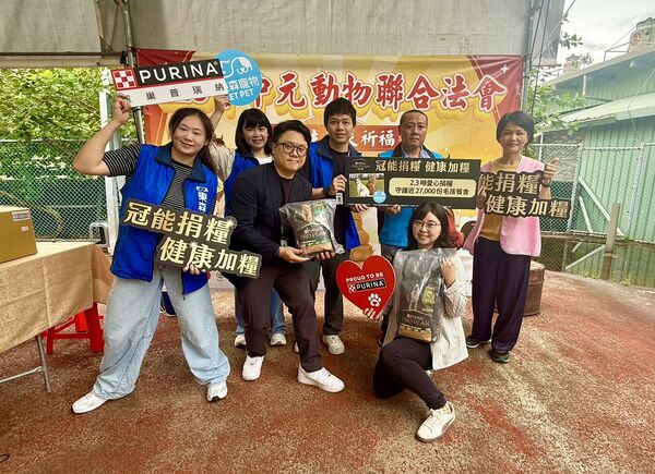為逝去寵物祈福!新北中元動物聯合法會 上百飼主追思毛毛家人。(圖/東森寵物提供)