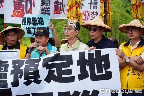 ▲石虎現蹤焚化爐預定地,名間鄉民呼籲南投縣政府莫當生態與農業殺手。(圖/名間鄉反焚化爐自救會、温世政競選團隊提供)