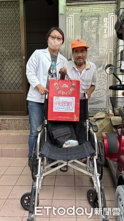 ▲▼ 聖馬爾定深入嘉義鄰里 牽起獨居長輩的手過中秋 。(圖/聖馬爾定醫院提供)