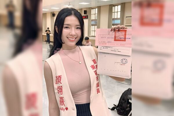 ▲▼現任議員顏翎熹完成登記。(圖/翻攝臉書/Molly翎熹)
