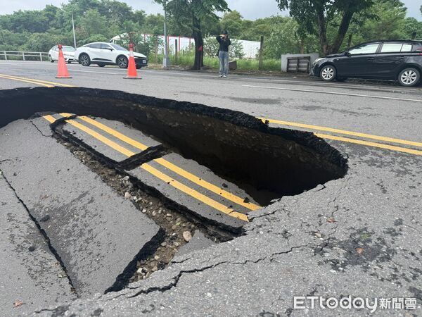 ▲▼高雄驚現「7x5米巨型天坑」。(圖/白喬茵提供)
