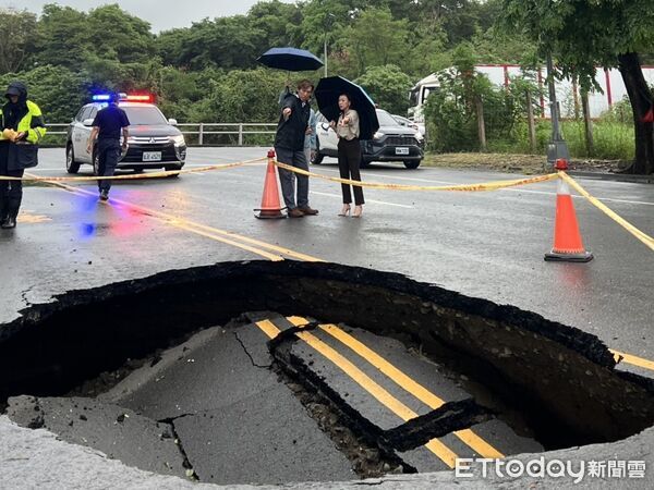 ▲▼高雄驚現「7x5米巨型天坑」。(圖/白喬茵提供)