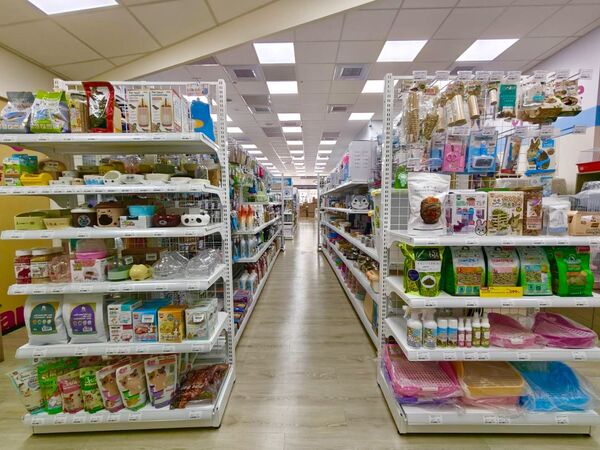 東森寵物「羅東光榮店」強勢回歸 9/4 起搶先試營運。(圖/東森寵物提供)