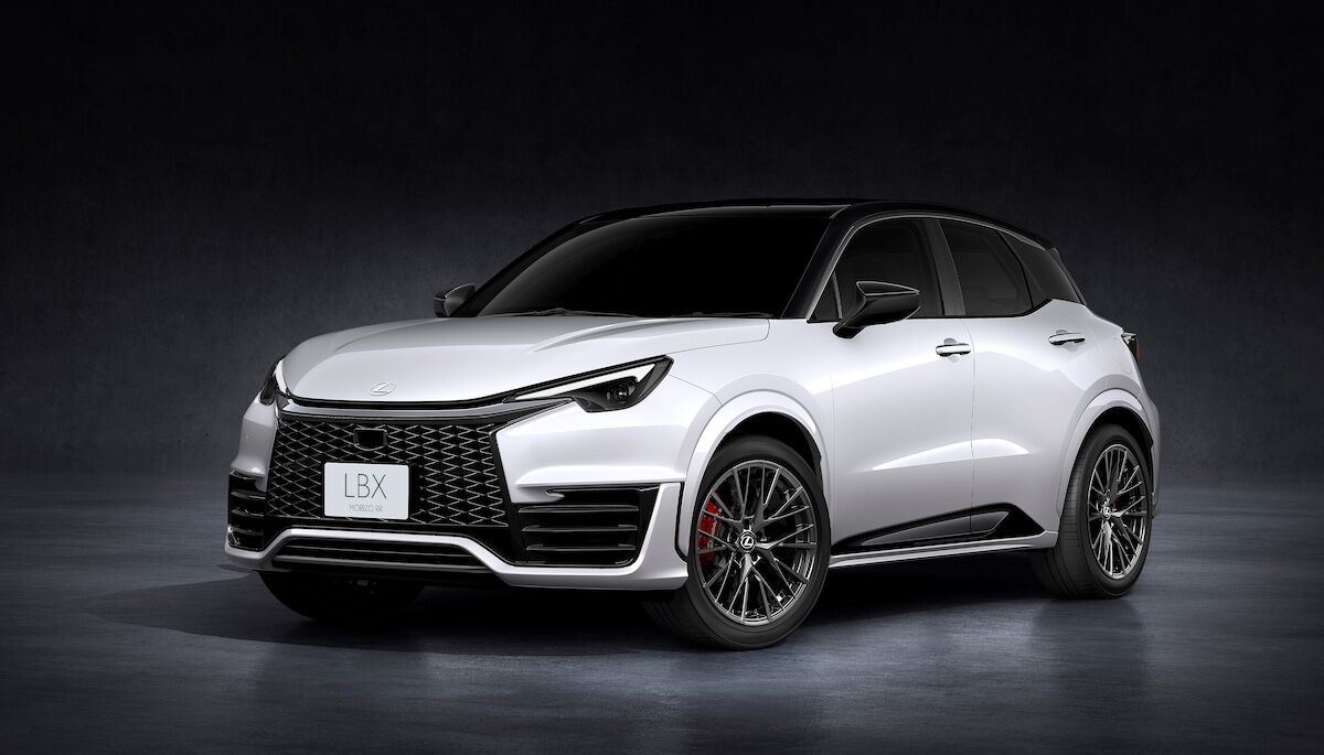 ▲海外捕捉到LEXUS LBX Morizo RR測試車!將推出更凶狠外觀套件。此為現行款。(圖/翻攝自LEXUS)