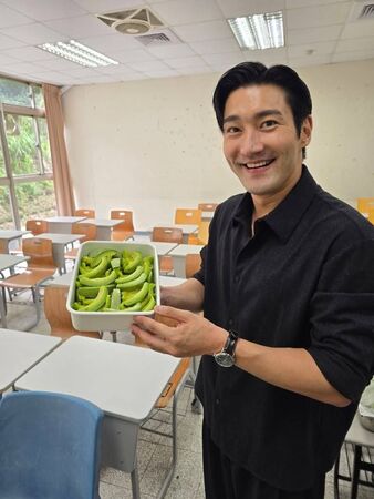 ▲▼始源曬台灣水果!「農會應該會聯絡我了」小編火速搶人。(圖/翻攝自臉書、threads)