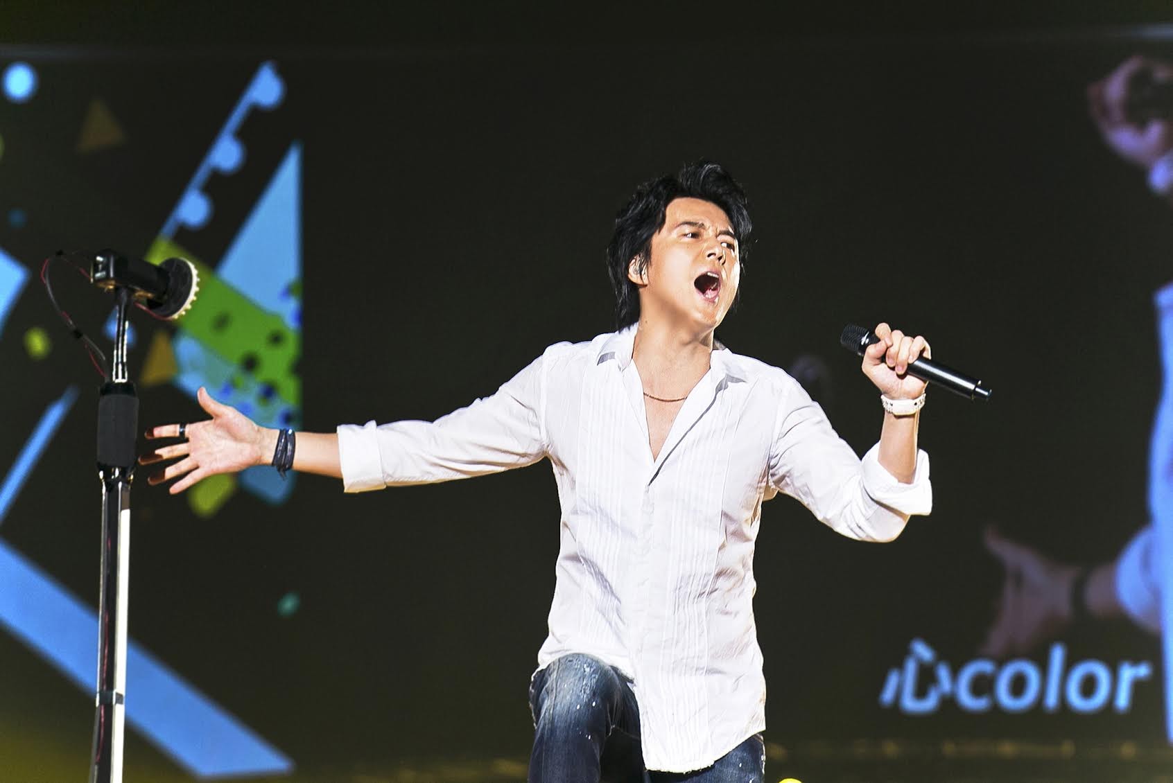 ▼福山雅治的周邊商品在台灣就可以買到。(圖/雅慕斯娛樂)