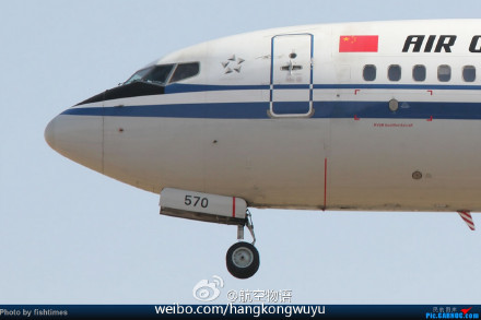 中國國航班機被發現艙門把手沒關好。(圖／取自微博)