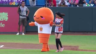 09/08 統一 vs Lamigo 賽前，蝦小編與南亞科技李培瑛總經理為本場比賽開出好球