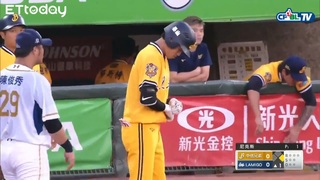 中信兄弟開局率先擊出兩支安打 | 06_20 兄弟 vs Lamigo 一局上