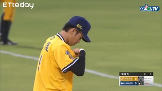 天色昏暗，王威晨也上演一場驚險接殺 | 06_20 兄弟 vs Lamigo 一局下