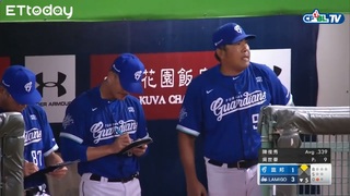 攻勢還沒有結束！余德龍滿壘時擊出左外野安打，再添一分 | 06_22 富邦 vs Lamigo 五局下