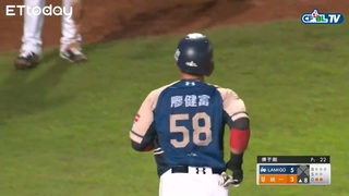 代打建功！廖健富右外野方向三分全壘打幫助Lamigo逆轉戰局 | 06_26  Lamigo vs 統一 八局上