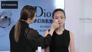 明星御用彩妝師妙妙示範氣墊粉餅補妝祕訣