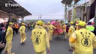 白沙屯媽祖衝撞貨車飛越機車