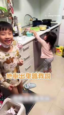 貪吃女兒自帶食物雷達 2歲就會拿筷子！